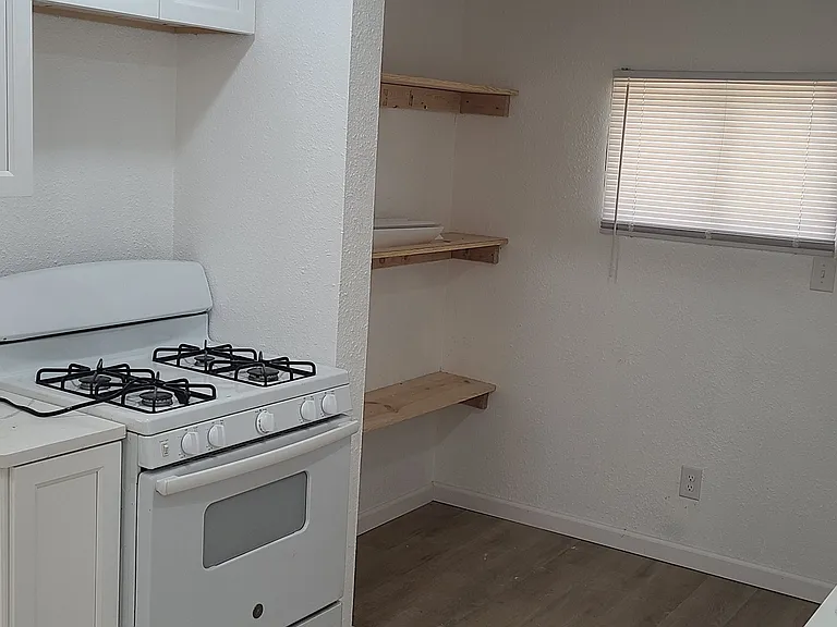 1325 Randolph St — Photo 4