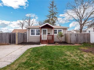 9 Benjamin St, Bay Shore, NY 11706