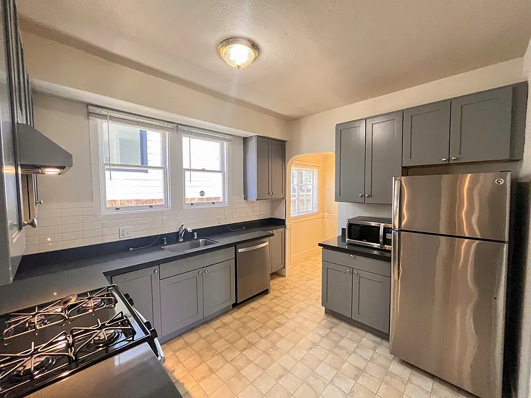 1509 Forest View Ave — Photo 8
