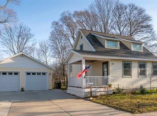 309 W Hurlbut St, Charlevoix, MI 49720
