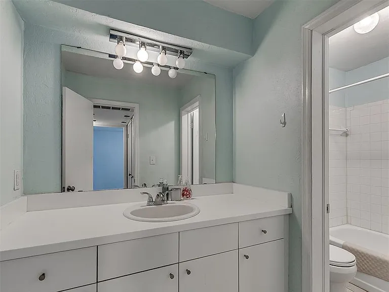 1703 E Lindsey St — Photo 33