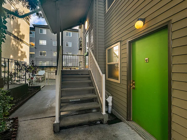 4230 8th Ave NE #101 — Photo 13
