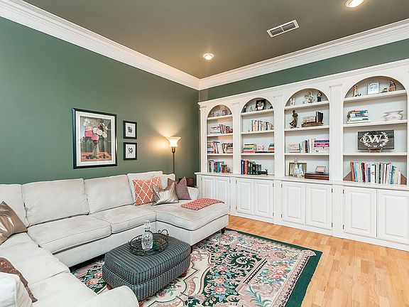 5th image of 1035 Oxford Ct