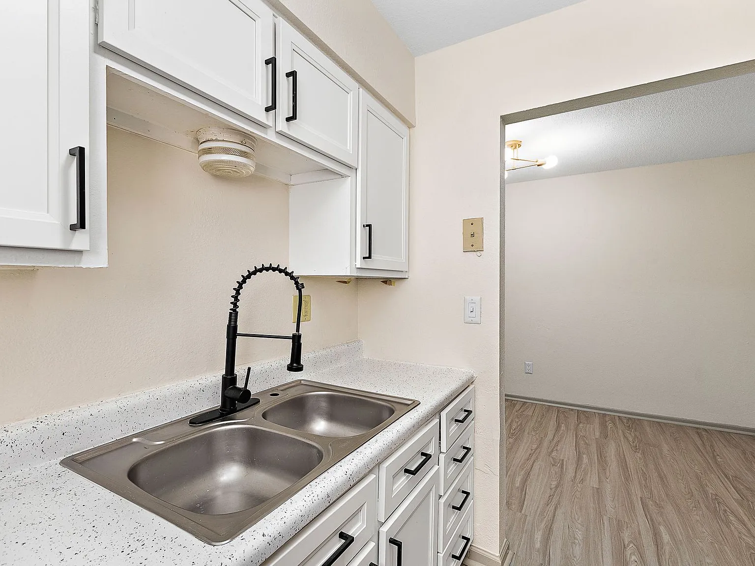 Oval Spring Apartments — Photo 3