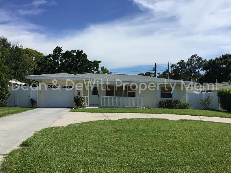 1st image of 830 43rd Ave N
