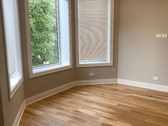 3rd image of 2621 W Walton St #3