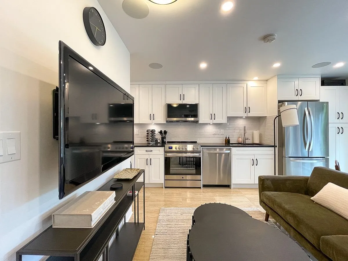 1 bed, 420 sqft, $3,350 — Photo 1