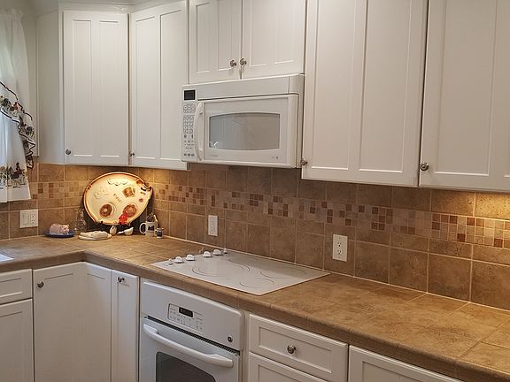 3rd image of 3819 Maui Dr