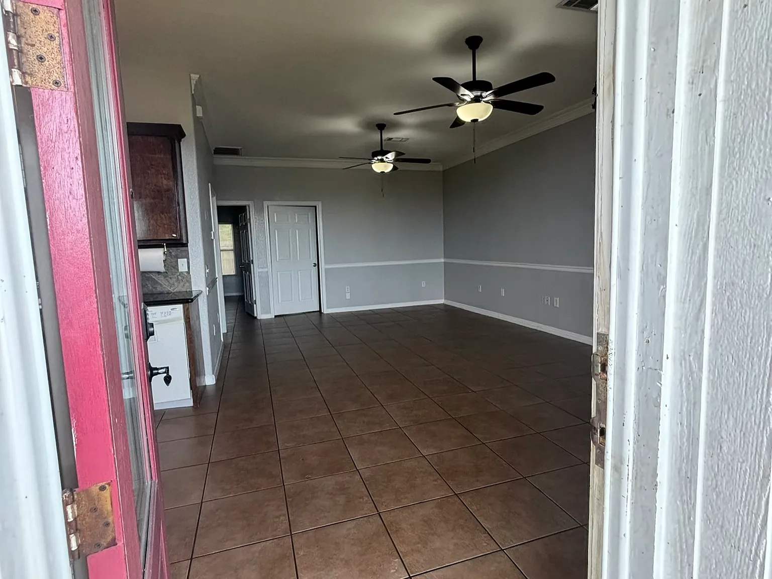 2 bed, 1000 sqft, $1,400 — Photo 3