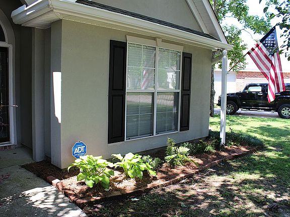 4th image of 1396 Fairfield Dr