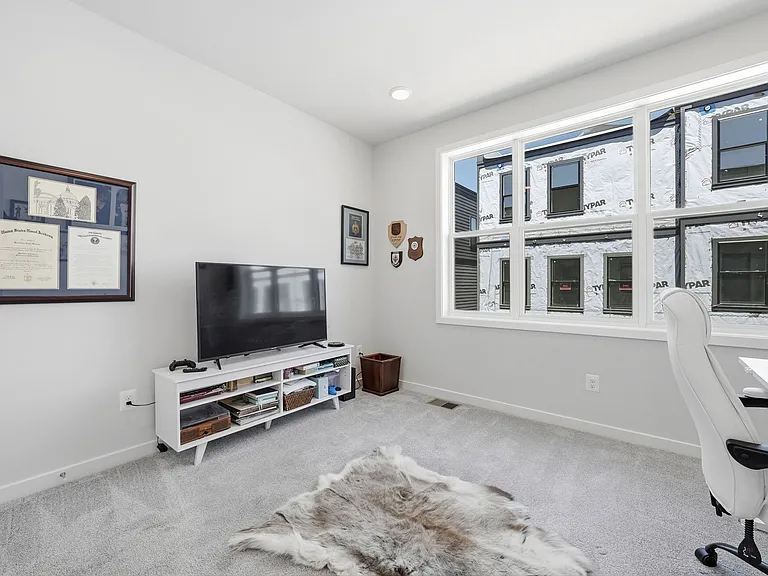 4927 Eisenhower Ave — Photo 8