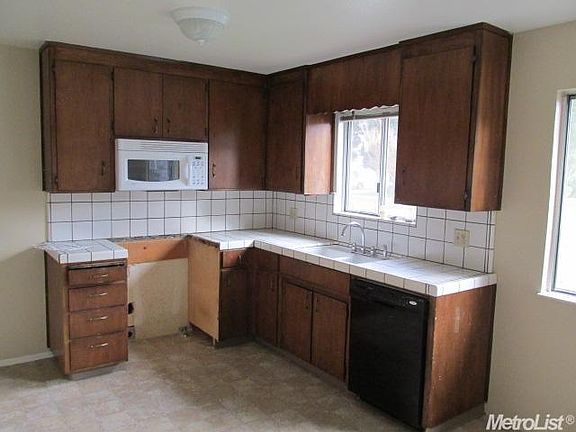 2nd image of 843 Agate Ave