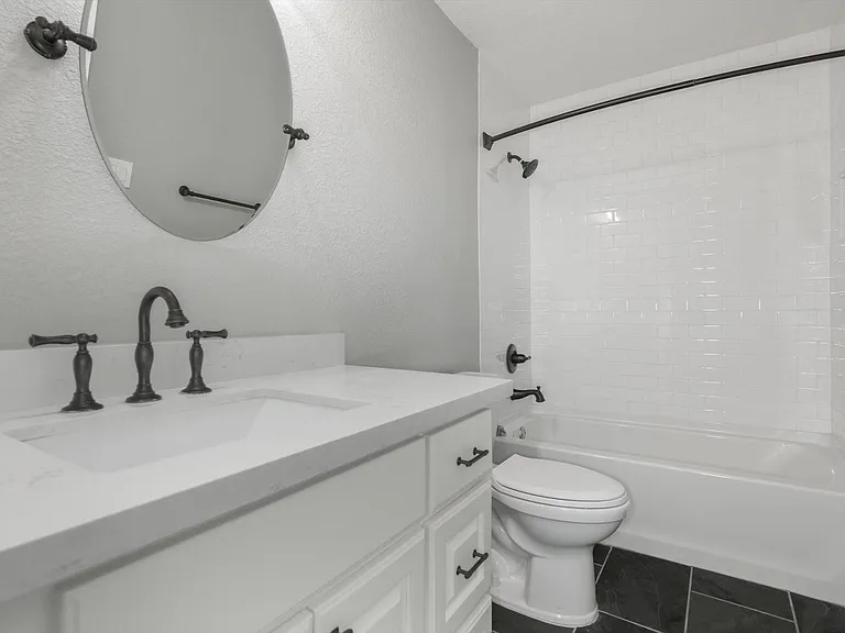 405 24th St #202 — Photo 15