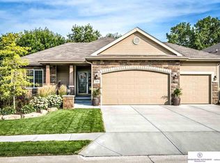529 S 182nd St, Elkhorn, NE 68022