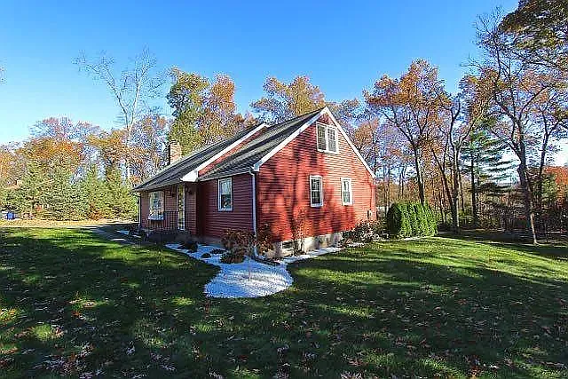 8 Maplewood Dr — Photo 2