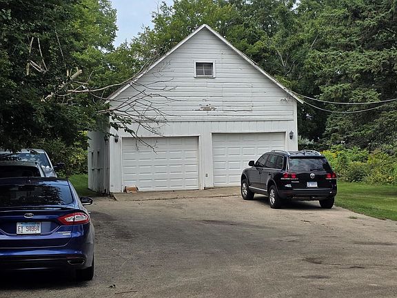 5th image of 1110 S Oak Ave