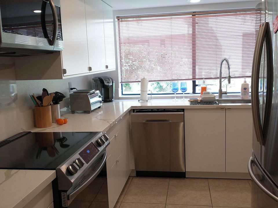 2nd image of 222 N Calle El Segundo APT 556