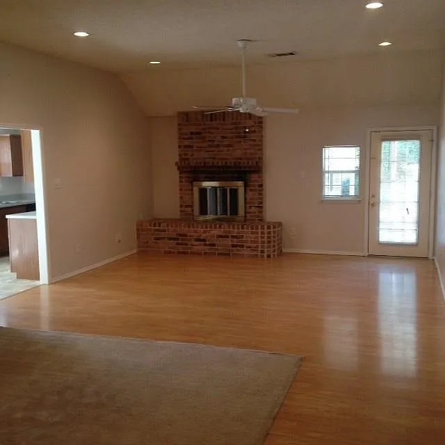 3 bed, 2.0 bath, 1551 sqft, $1,950 — Photo 2