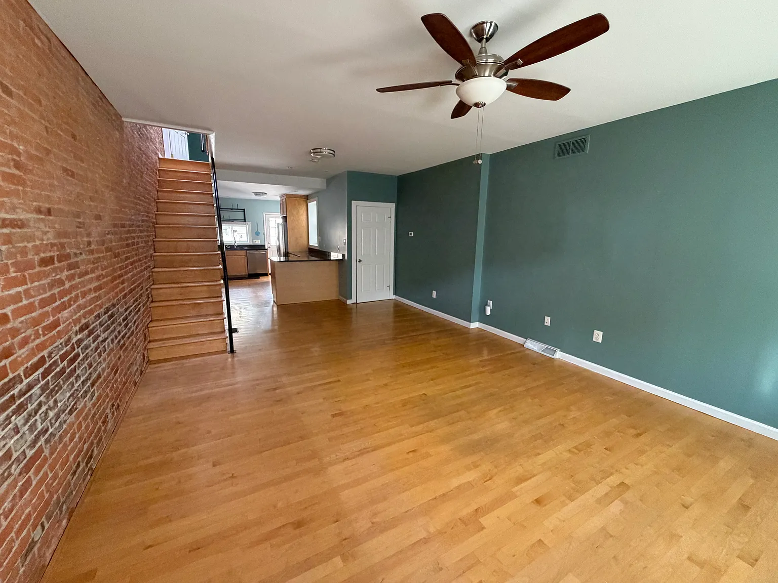 2533 Christian St — Photo 1