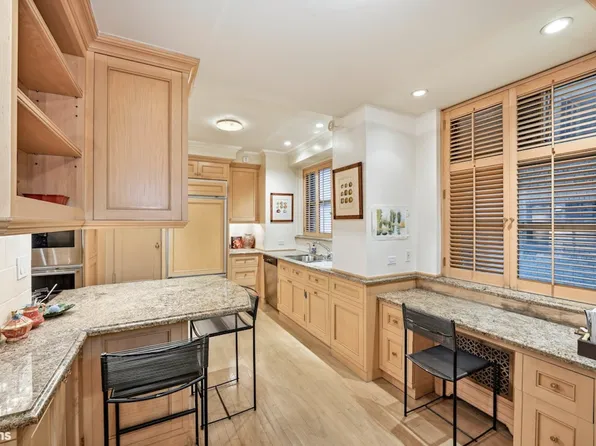 447 East 57th Street image 11 of 19