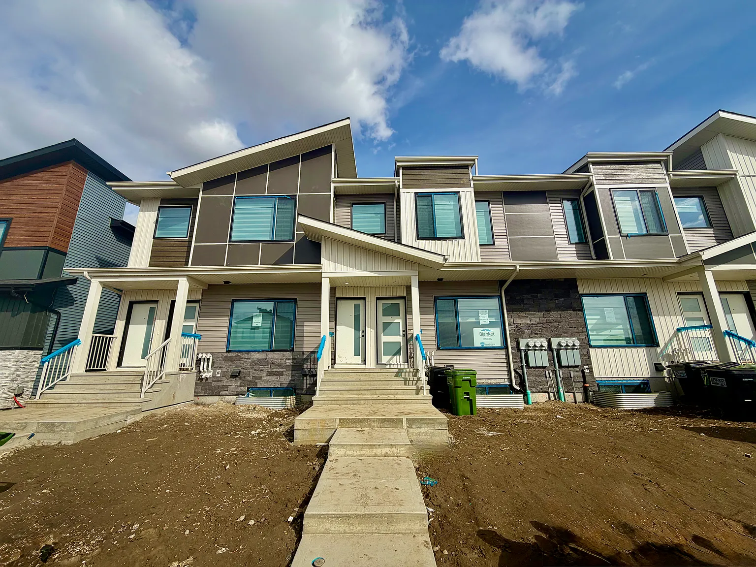 Family Rentals on 29 St SW Alces Edmonton — Photo 3