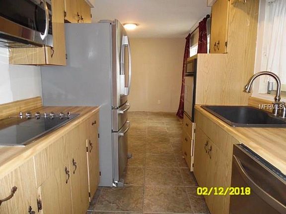 4th image of 837 Center Ln