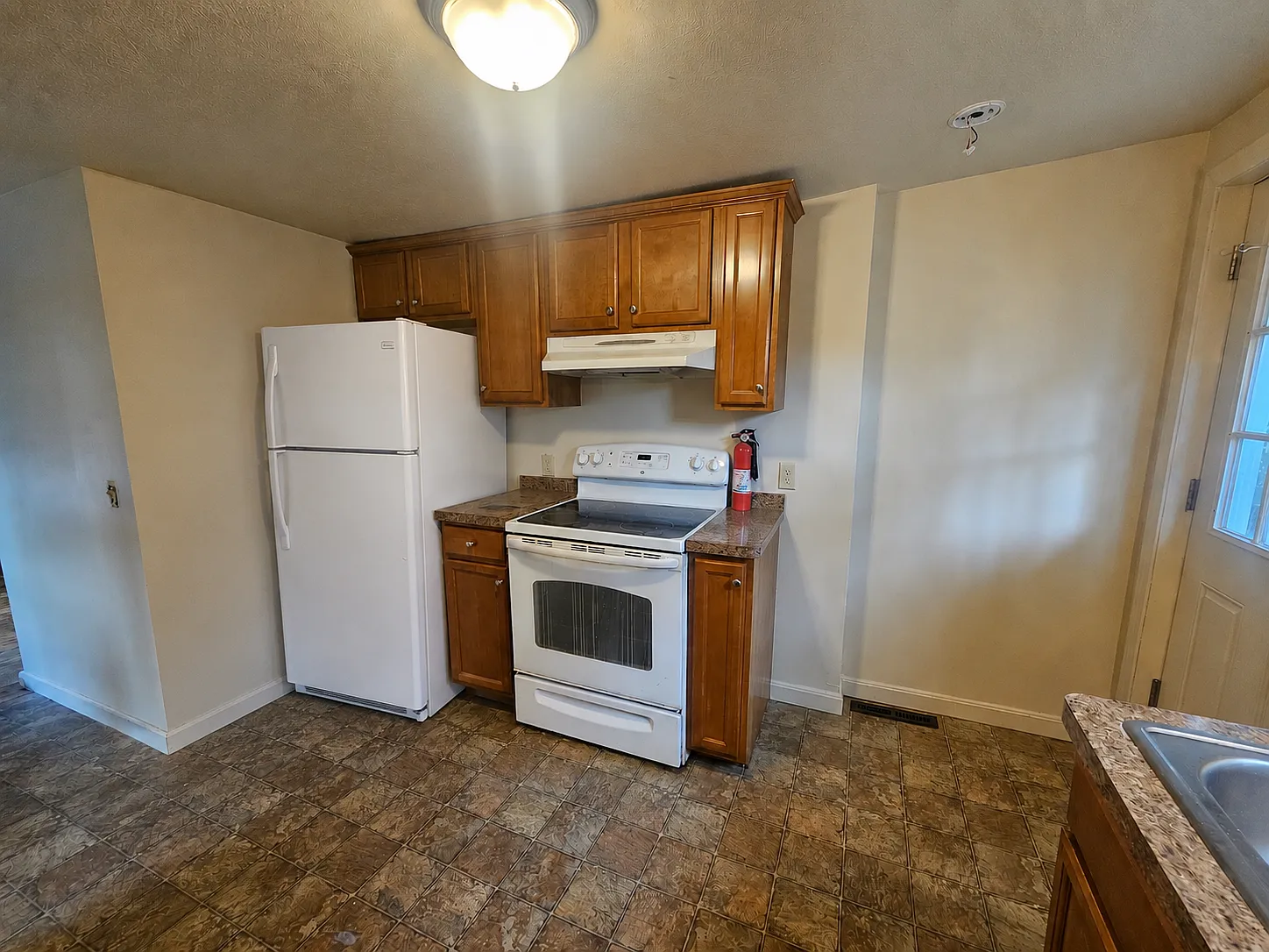 1 bed, 900 sqft, $1,400 — Photo 3