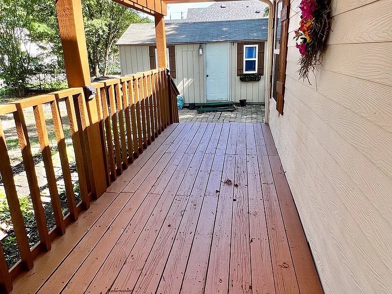 182 Douglas St — Photo 20