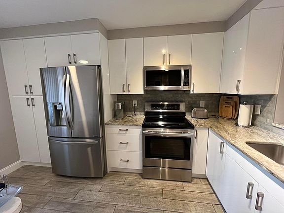 5th image of 7340 Amberly Lane #205