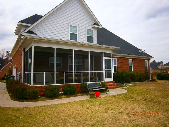 3rd image of 923 Woody Hill Cir