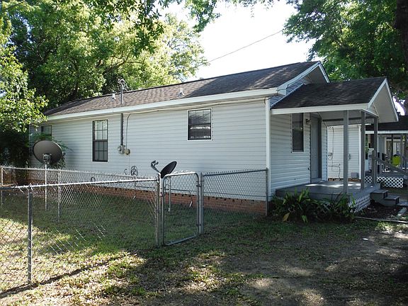2nd image of 611 E Lee St