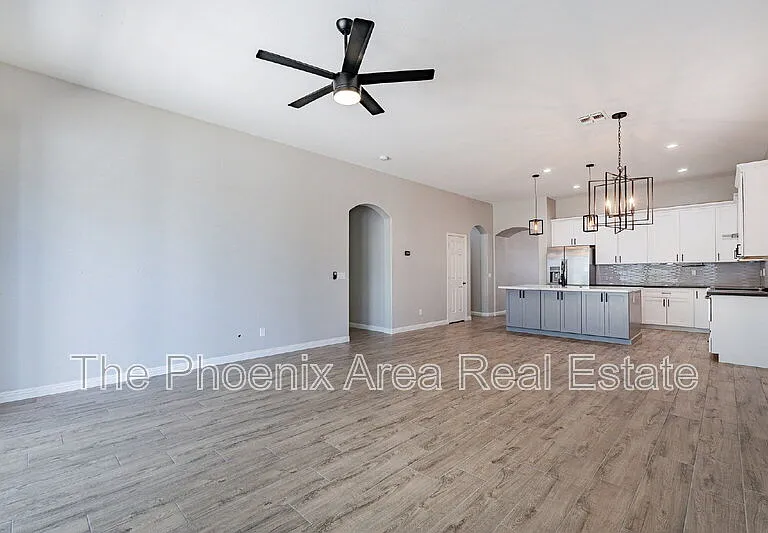 2823 E Tulsa St — Photo 18