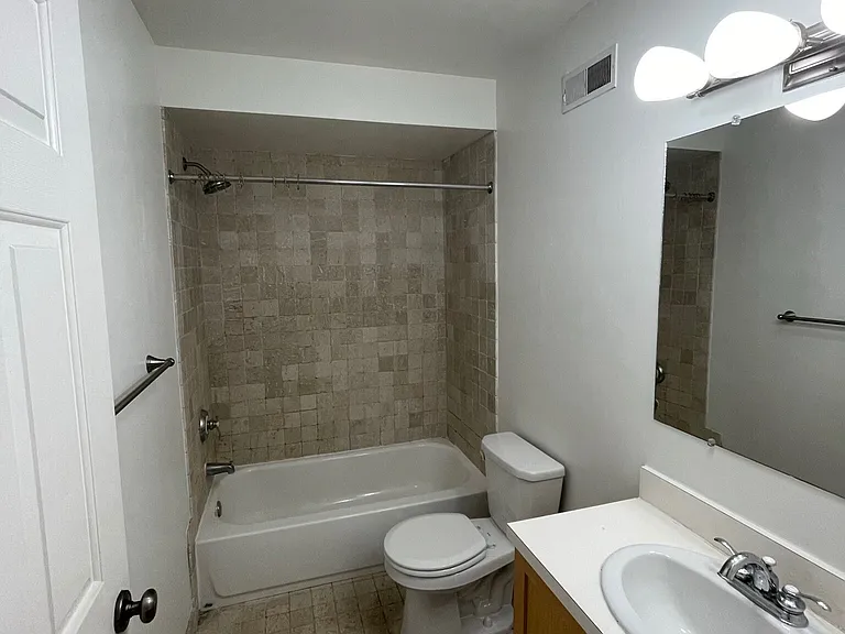 406 Leverington Ave #F — Photo 16