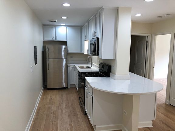 2nd image of 205 W Miner St Floor 2