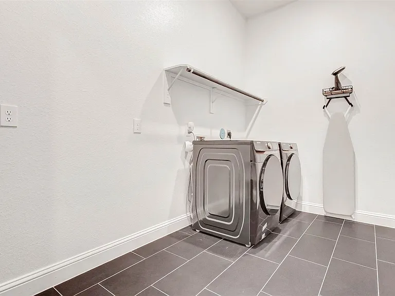 1719 Rustling Creek Dr — Photo 44