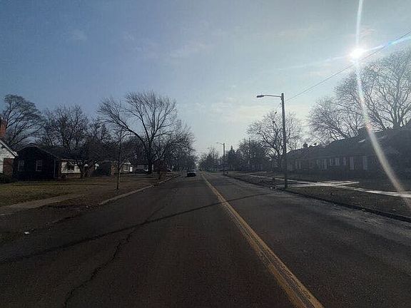 5th image of 15834 Evergreen Rd