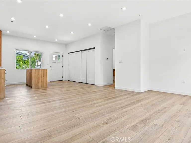 512 W Washington Blvd — Photo 5