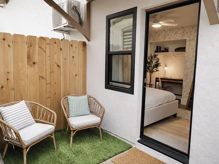 1042 Paseo La Cresta #B — Photo 11
