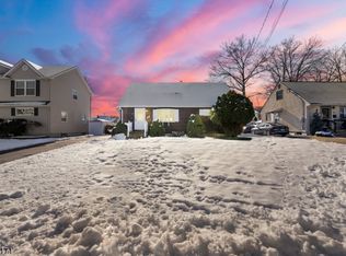 35 Carlson Pkwy, Cedar Grove, NJ 07009