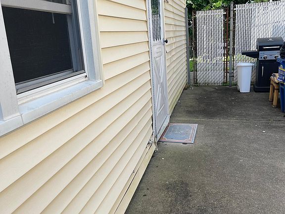 4th image of 40 Fern Ave