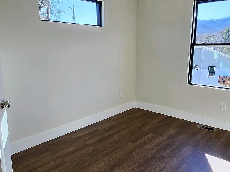615 Salem Heights Ln — Photo 5
