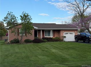 7227 Nickett Dr, North Tonawanda, NY 14120