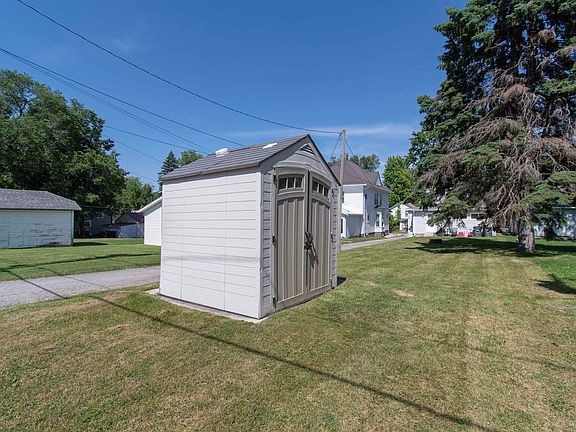 4th image of 220 S Oak St