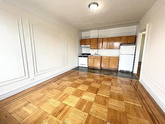 3rd image of 4861 Broadway APT 5U