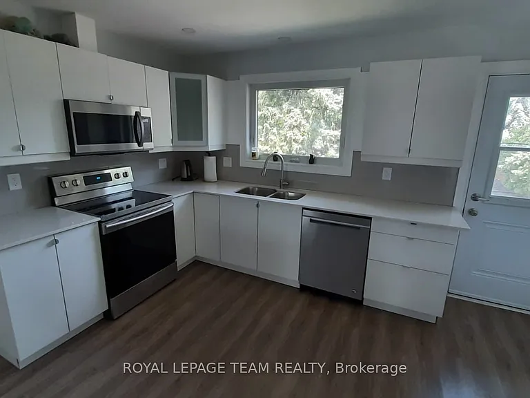 1015 Pinecrest Rd #UPSTRS — Photo 4