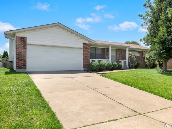 300 Chestnut Dr, Saint Charles, MO 63301