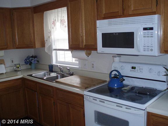4th image of 8 Emmit Ct