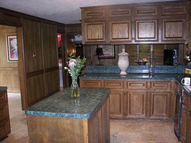 2nd image of 801 N Rosemary Dr