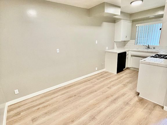 3rd image of 2754 Hermosa Ave #8