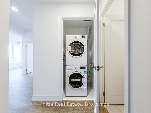 5th image of 5105 Hurontario St N #808